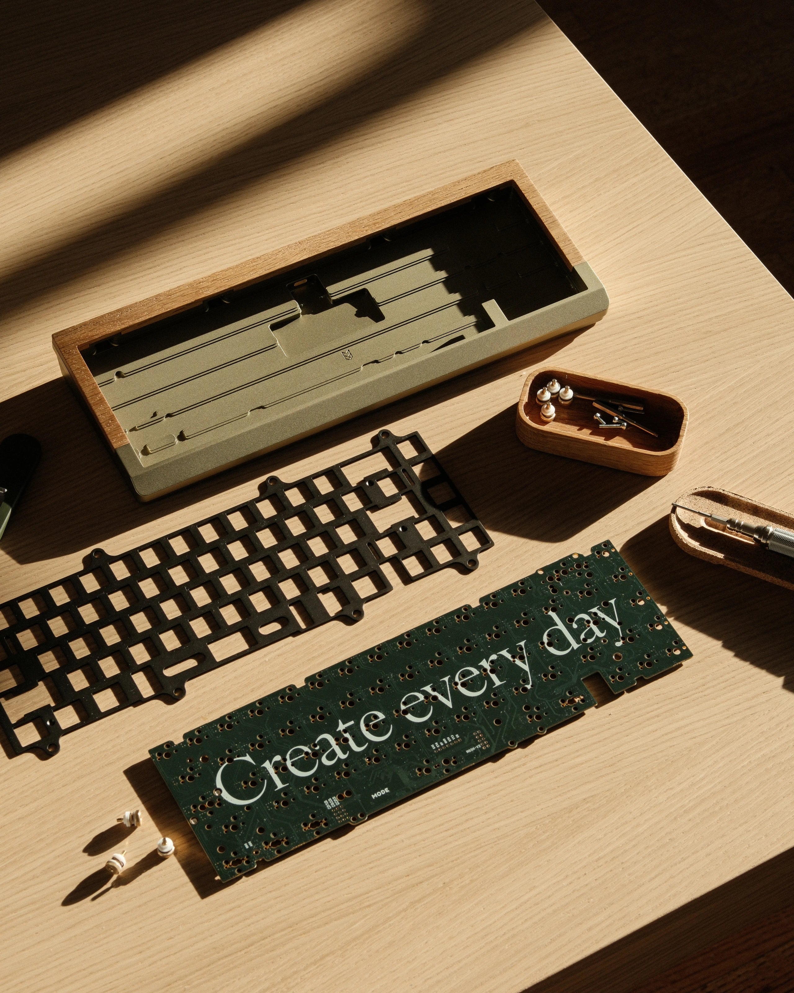 Encore keyboard exploded view showing all components